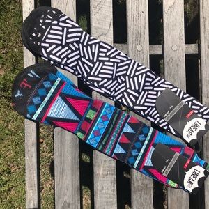 2 Pairs Bold Art LINEAR Cushioned Athletic Socks